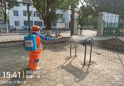 图片包含 户外, 建筑, 人行道, 橙子描述已自动生成