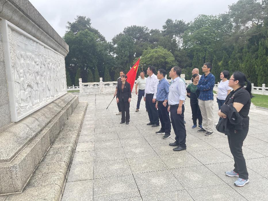 AB9F261DC71DCC4367F1D2ECBF47AE93