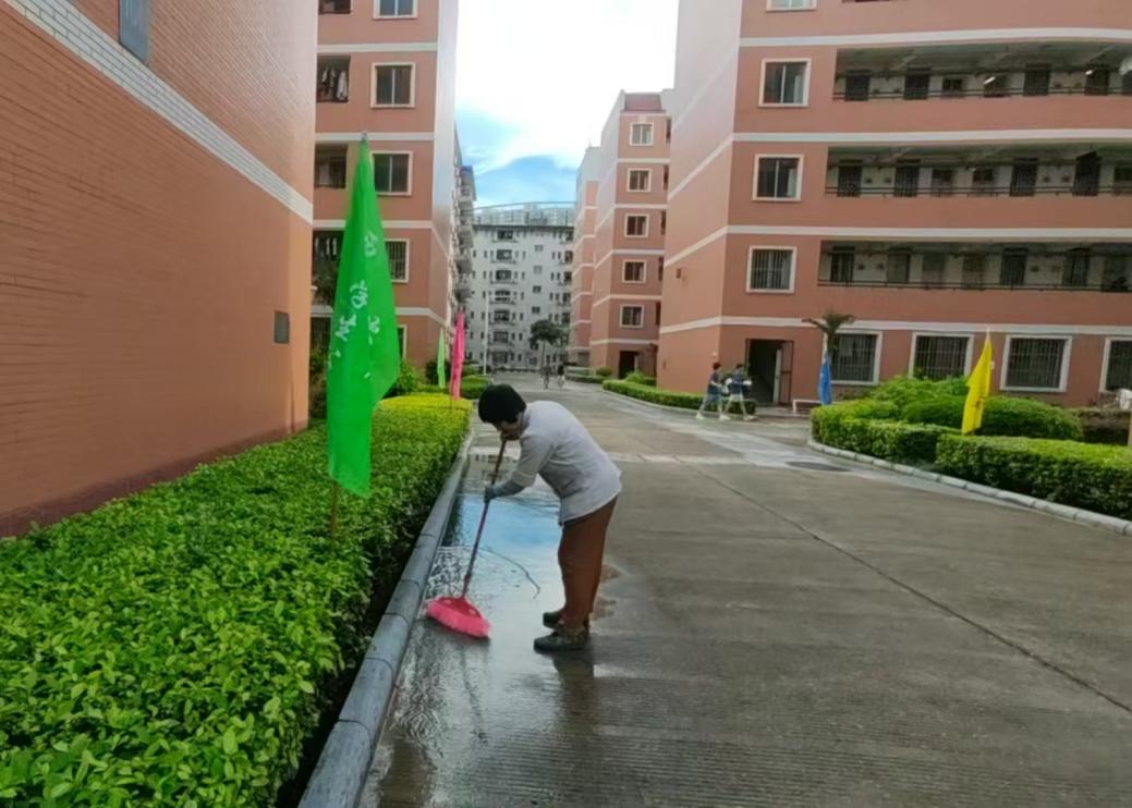 6126d57153af4e4f4c08c165a90107ed