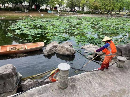 f8d5a3d105035feb44cc735dd6b75c1