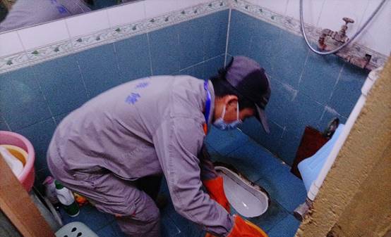 图片包含 人, 小孩, 男人, 小描述已自动生成